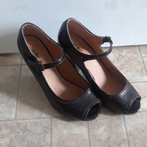 Black, classic, vintage style, heels